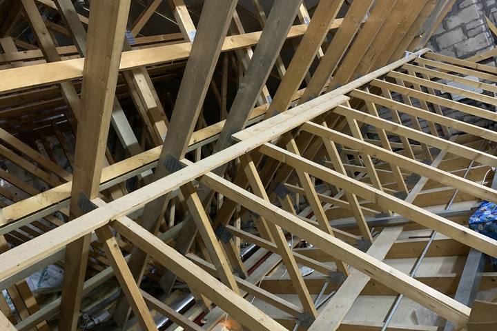 Cut timber roof with struts and binders